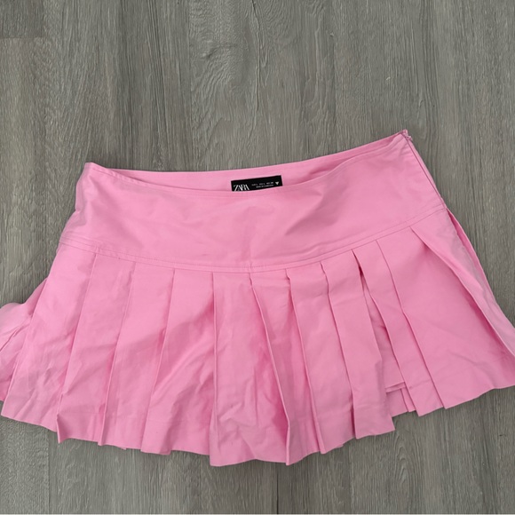 Zara Dresses & Skirts - Zara pleated skirt